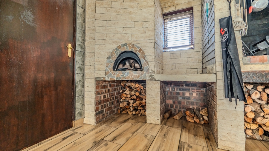 4 Bedroom Property for Sale in De Oude Spruit Western Cape